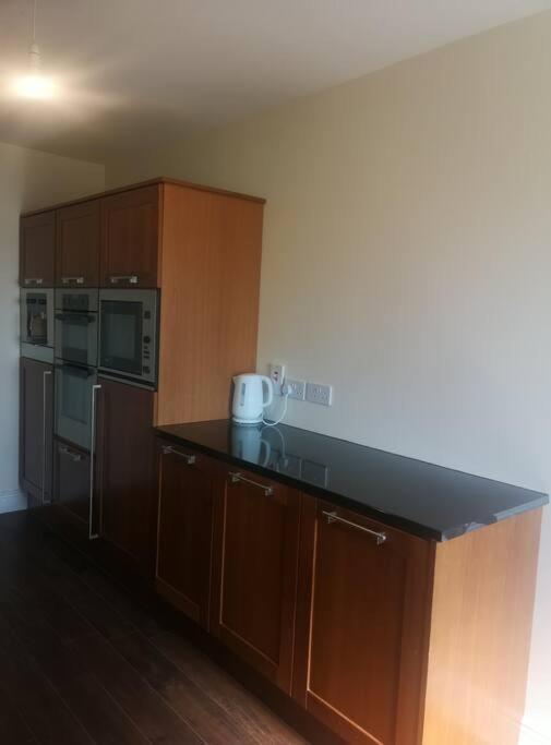 Spacious And Warm 2 Bedroom Apartment Sleeps Up To 5 Athy Eksteriør bilde