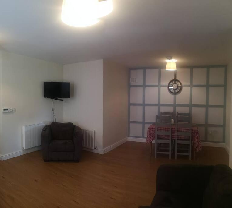 Spacious And Warm 2 Bedroom Apartment Sleeps Up To 5 Athy Eksteriør bilde